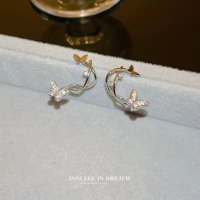 Zircon butterfly earrings with a niche design sense, feature a Korean-style retro personality, are simple yet versatile, exude an elegant temperament, and are fashionable earrings.