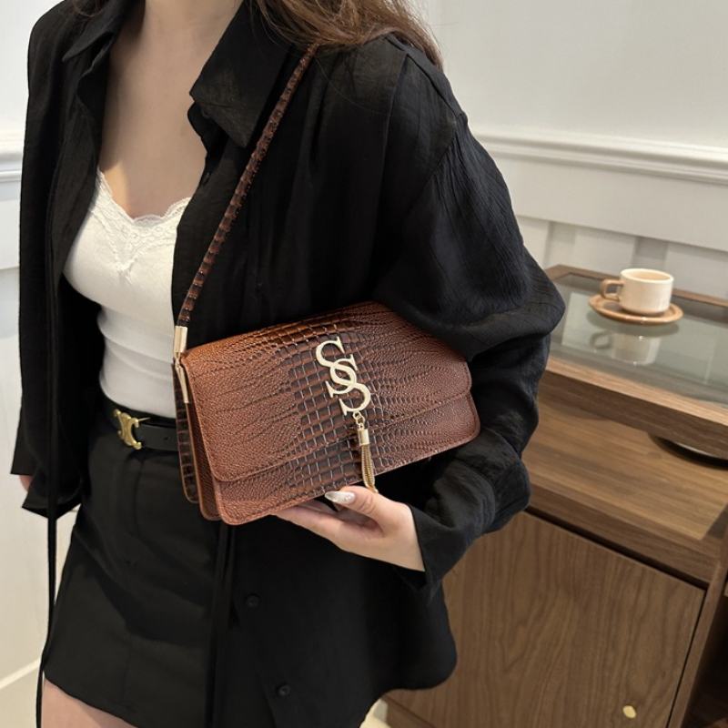 Mateamoda Sophisticated Croc-Embossed Shoulder Bag Underarm Handbag