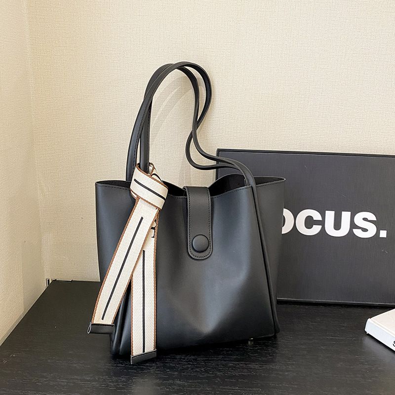 Fashion Large Capacity Leisure Women Handbags Niche Design Single Shoulder Bags New Texture Ribbon Decorated Handbags for Ladies