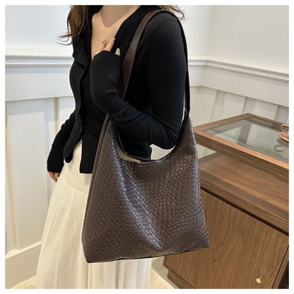Retro-Chic PU Woven Tote Bag - Spacious Casual Shoulder Bag with Minimalist Design Trendy Pattern for Stylish Commuting Underarm Carry