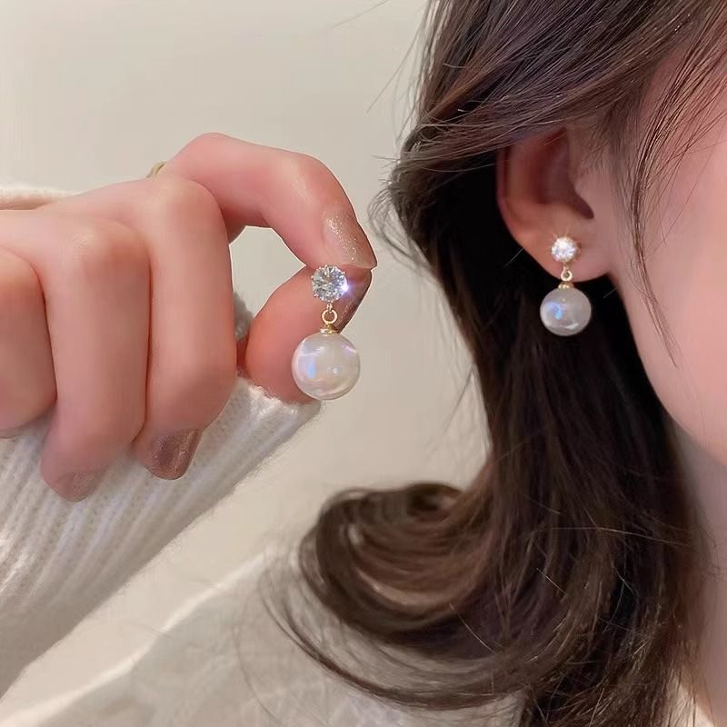 New Sparkling Pearl Female Earrings Senior Light Luxury Temperament Earrings Simple Diamonds Earrings Beautiful New Trend Temperament Silver Pin Earrings