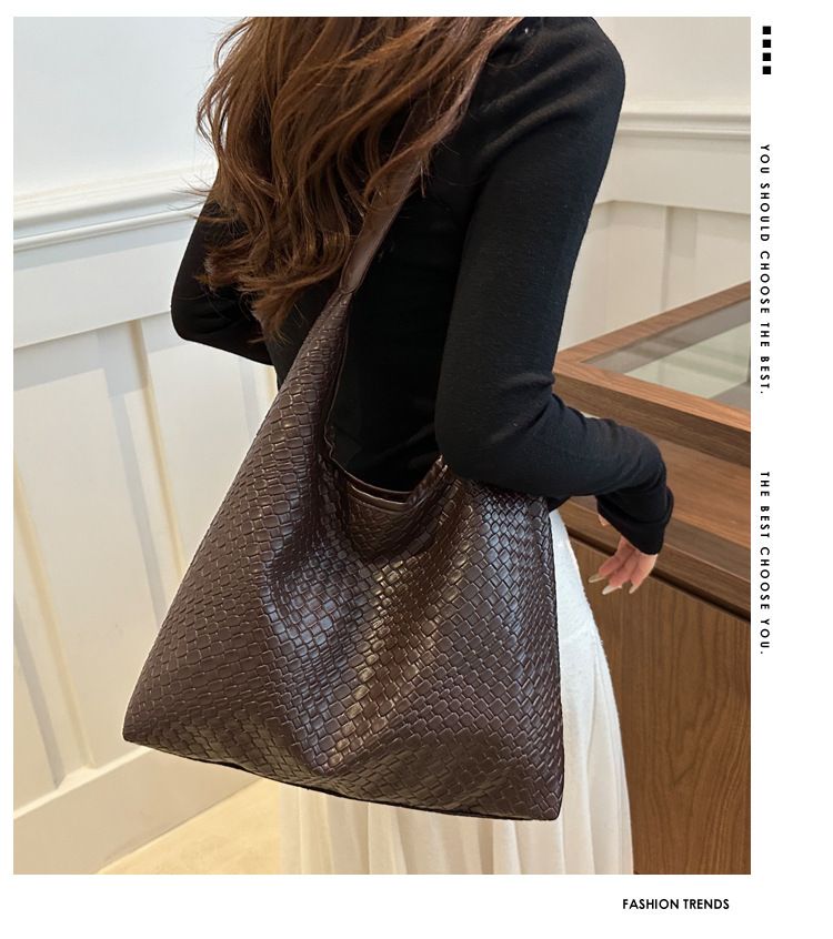 Retro-Chic PU Woven Tote Bag - Spacious Casual Shoulder Bag with Minimalist Design Trendy Pattern for Stylish Commuting Underarm Carry