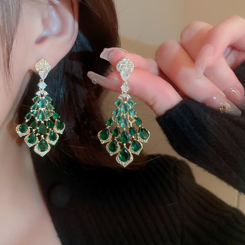 European and American fashion, high-end, light luxury feeling, silver needle inlaid with diamonds, water droplet earrings, exaggerated and atmospheric temperament, earrings pendant, earrings