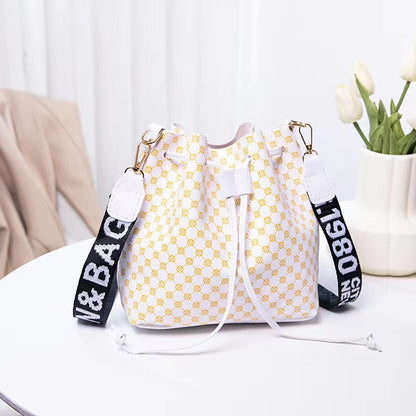 New fashion personality drawstring commuter bag Fashion trend single shoulder crossbody bag