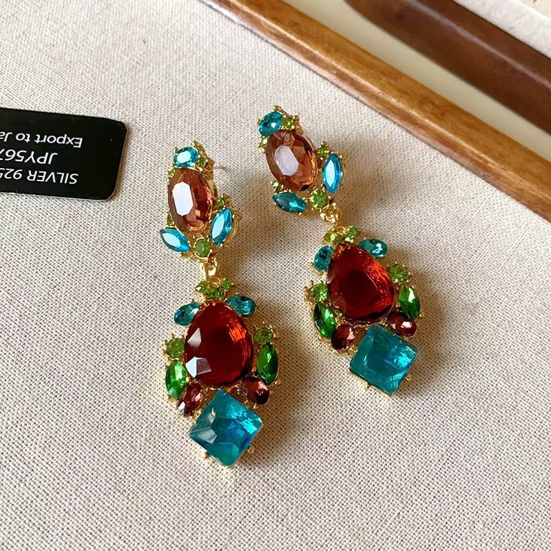 Diamond studded water droplet necklace earring set pendant, luxurious and high-end collarbone chain accessory