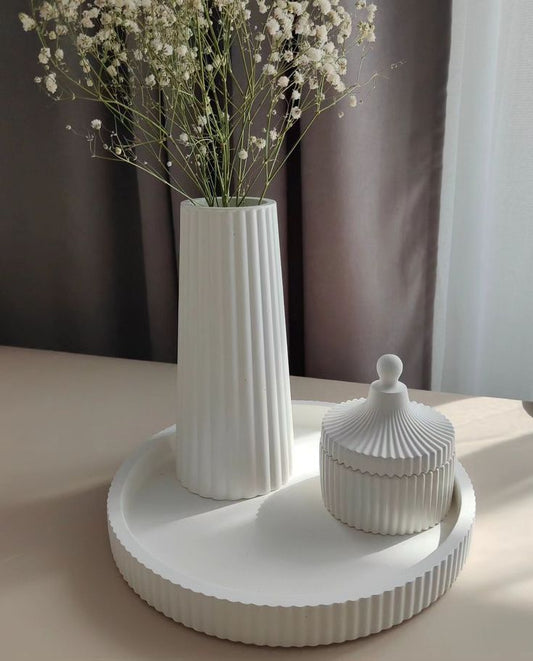 3 pcs Home Decor quality circle flower Vase + tray + dish . a luxurious touch to your interior setting, and at the same time, it is a zero-maintenance-CHAT SELLER TO REQUESTDIFFERENT COLOR.