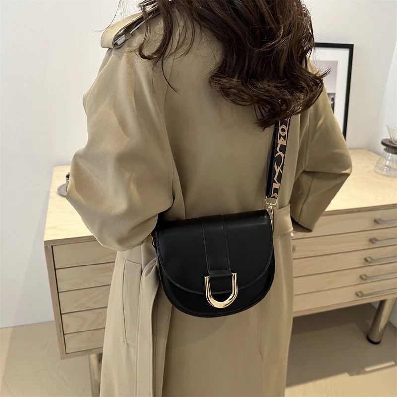 Mateamoda Elegant Saddle Crossbody Bag