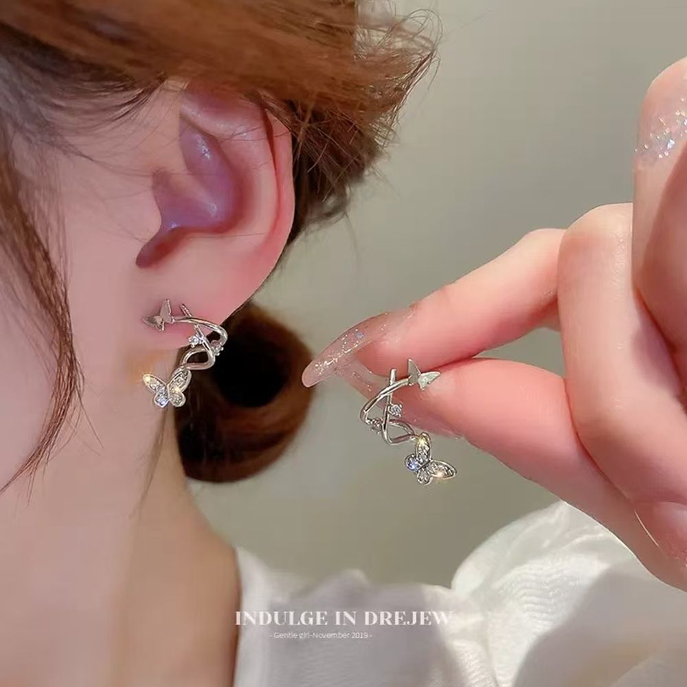 Zircon butterfly earrings with a niche design sense, feature a Korean-style retro personality, are simple yet versatile, exude an elegant temperament, and are fashionable earrings.