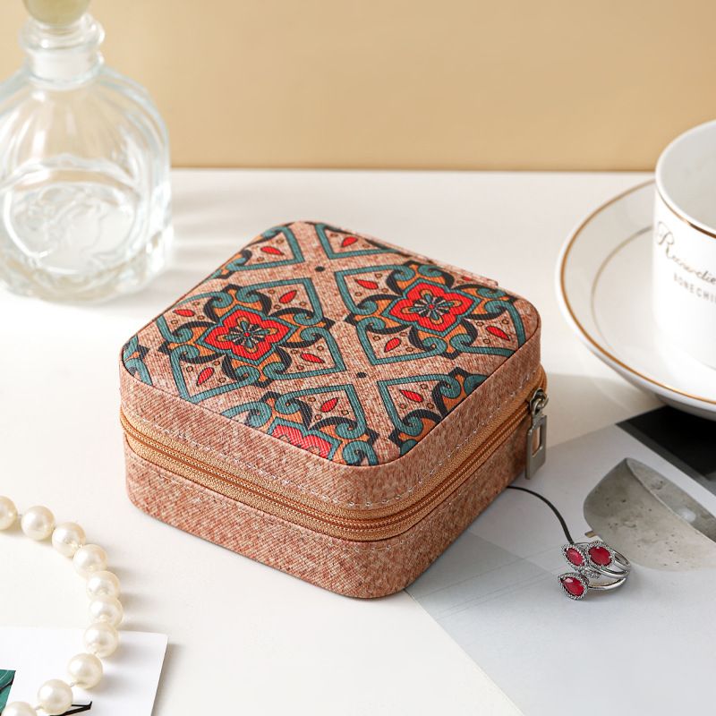 Retro portable travel cross-border jewelry storage box, pearl treasure box, compact ring packaging jewelry box, needle and thread box