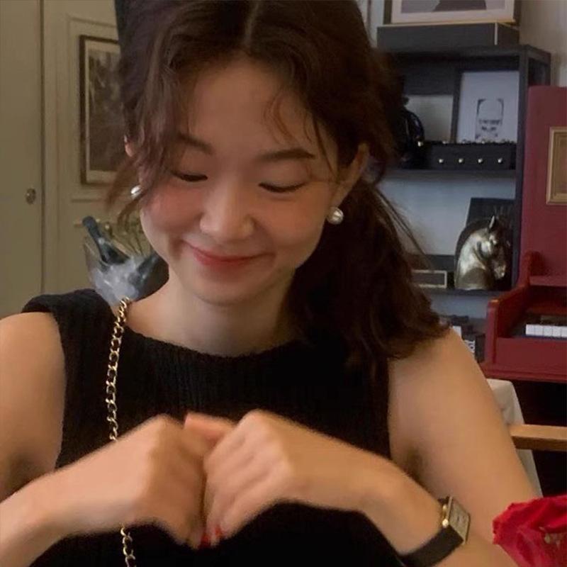 Pearl Retro Women's Earrings Korean Edition Simple Design High End Earrings and Accessories