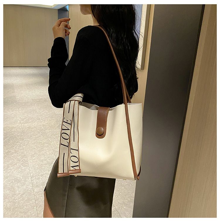 Fashion Large Capacity Leisure Women Handbags Niche Design Single Shoulder Bags New Texture Ribbon Decorated Handbags for Ladies