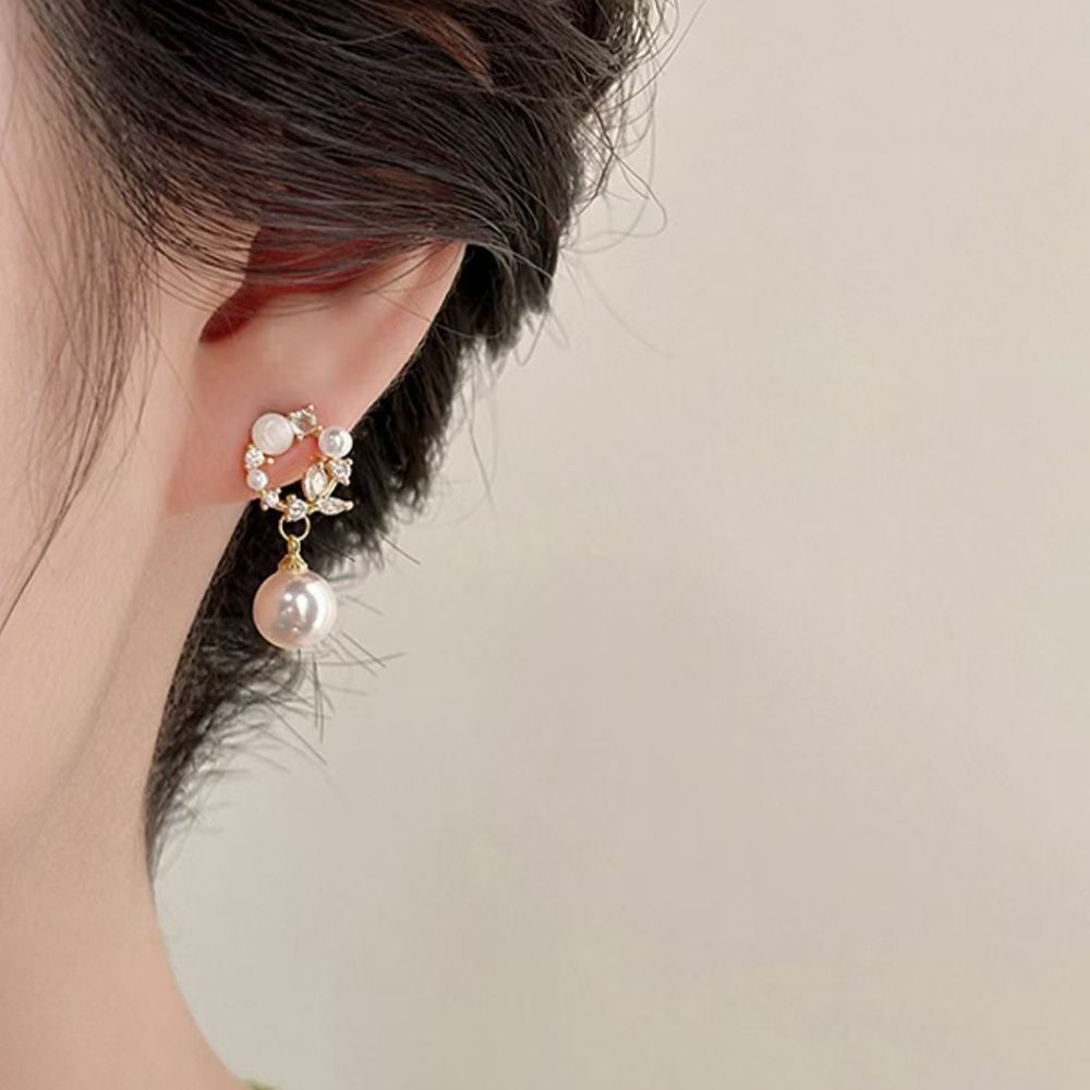 New flower wreath pearl earrings with female personality, niche design, summer earring temperament, fully matched earrings
