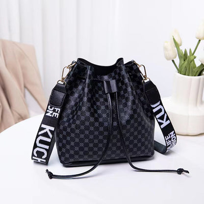 New fashion personality drawstring commuter bag Fashion trend single shoulder crossbody bag